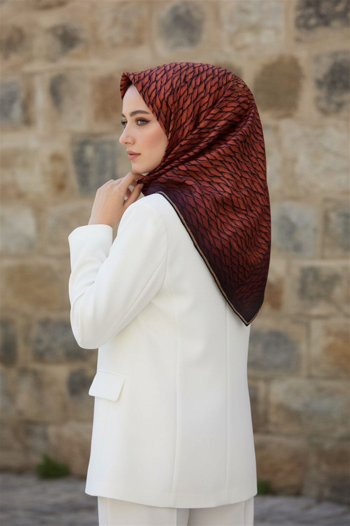 %100 Twill İpek File Desenli Taba - Siyah Renkli 90x90 Eşarp Dikim Şekli : El Dikişi