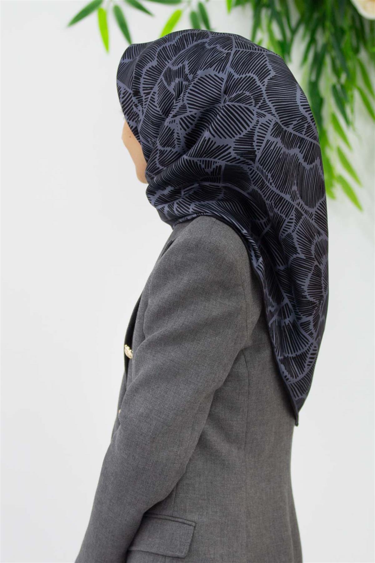 %100 Twill İpek Geometrik Desenli Gri - Siyah Renkli 90x90 Eşarp Dikim Şekli : El Dikişi