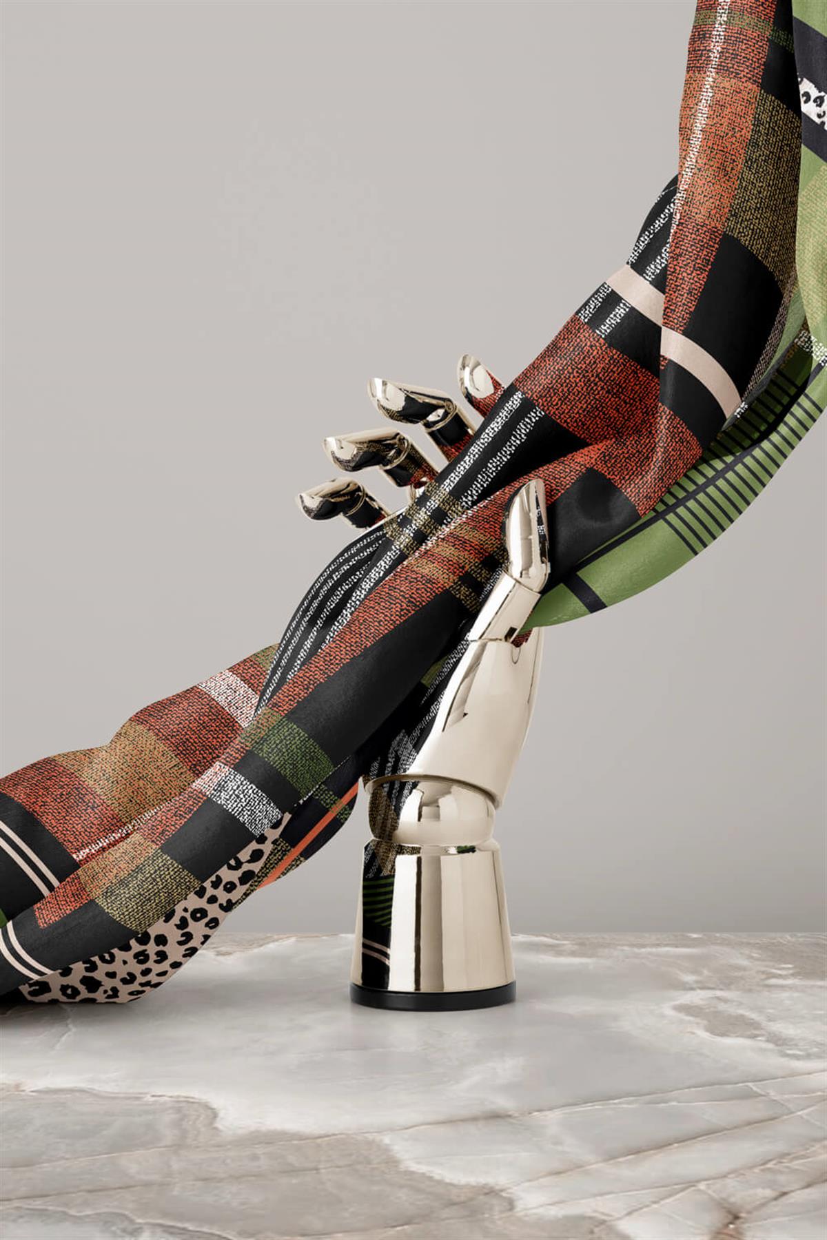 %100 Twill İpek Ekoseli Ve Leopar Desenli Siyah - Haki Renkli 90x90 Eşarp Dikim Şekli : El Dikişi