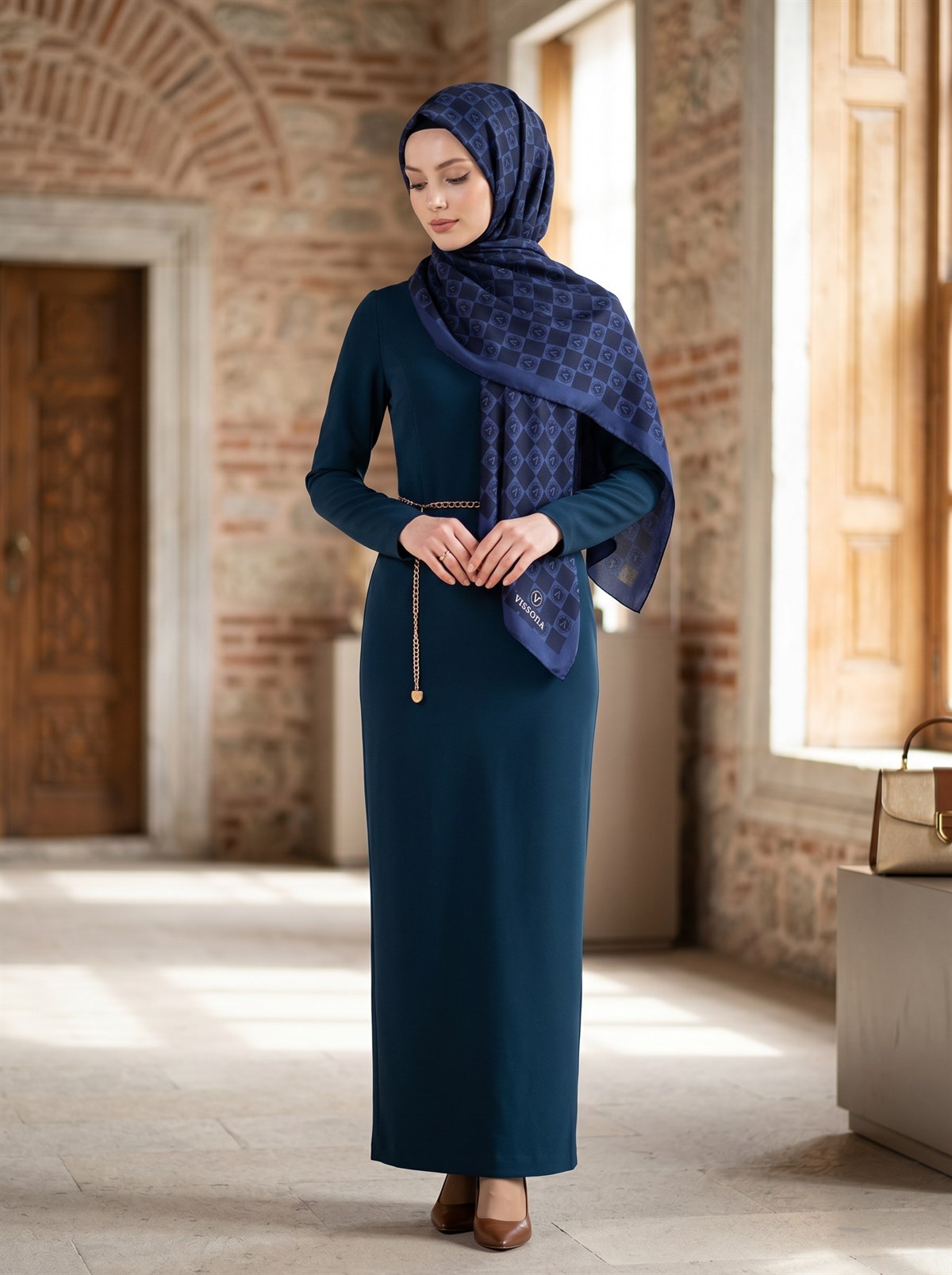 KREP MONOGRAM DESENLİ LACİVERT - İNDİGO RENKLİ 75X195 KIRIŞMAZ ŞAL