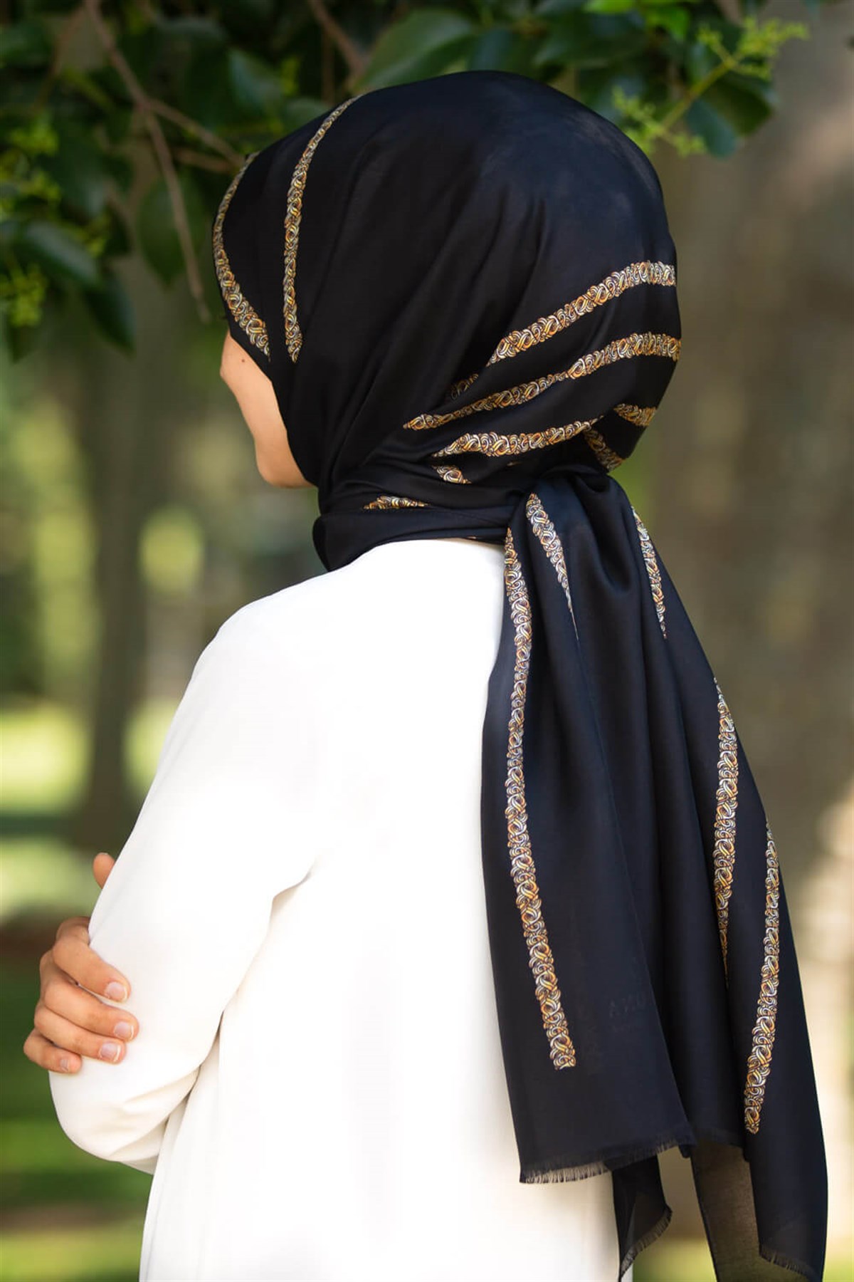 %100 İpek Çizgili Desenli Siyah - Gold Renkli 92x210 Şal