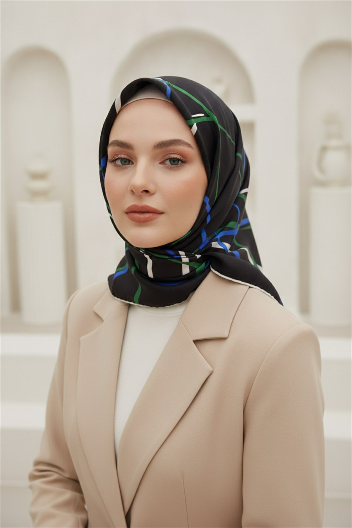 %57 İPEK %43 VİSKON Twill İpek Çizgili Desenli Saks - Zümrüt Yeşili Renkli 90x90 Eşarp Dikim Şekli : El Dikişi