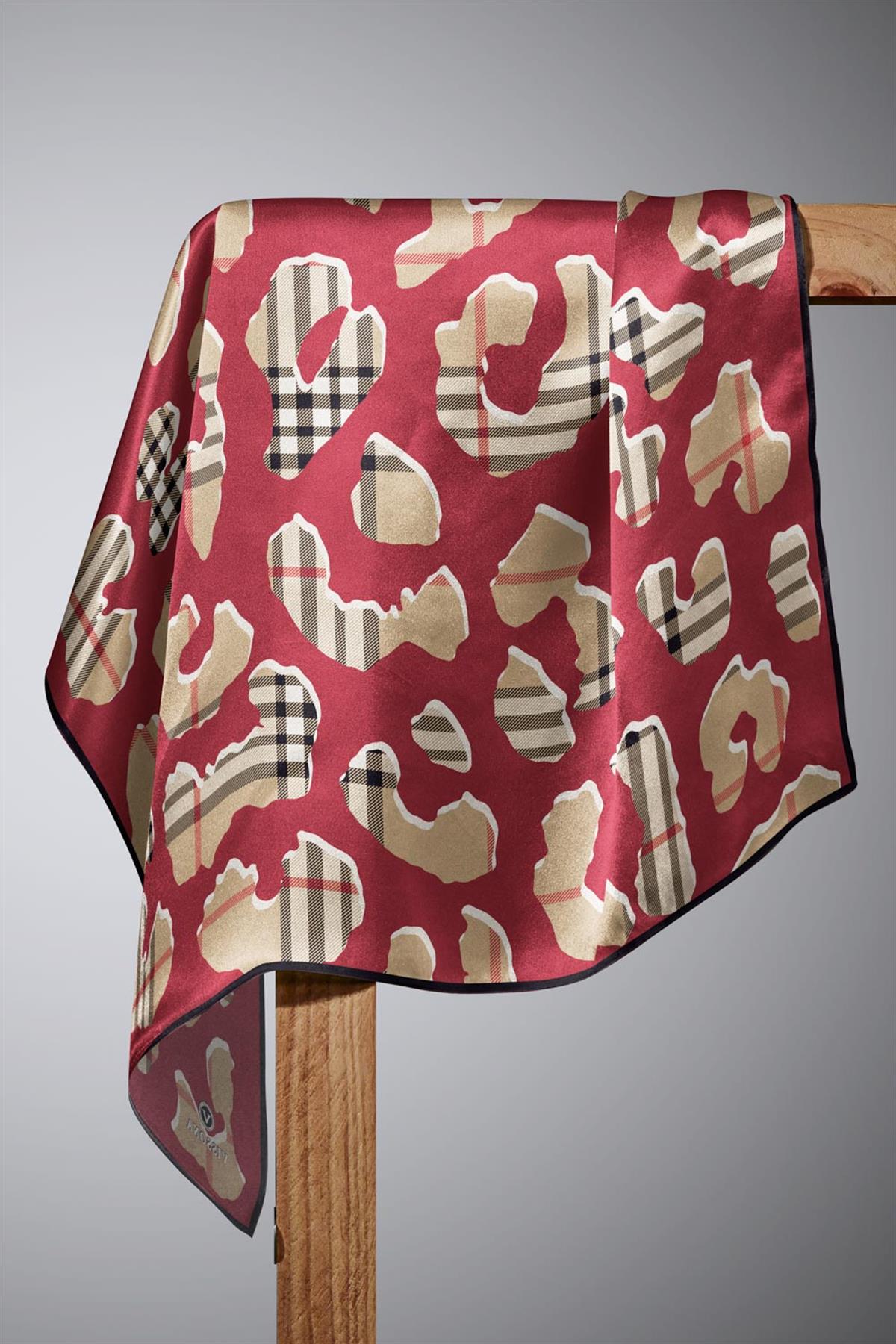 %100 Twill İpek Leopar Desenli Bordo - Bej Renkli 90x90 Eşarp Dikim Şekli : El Dikişi