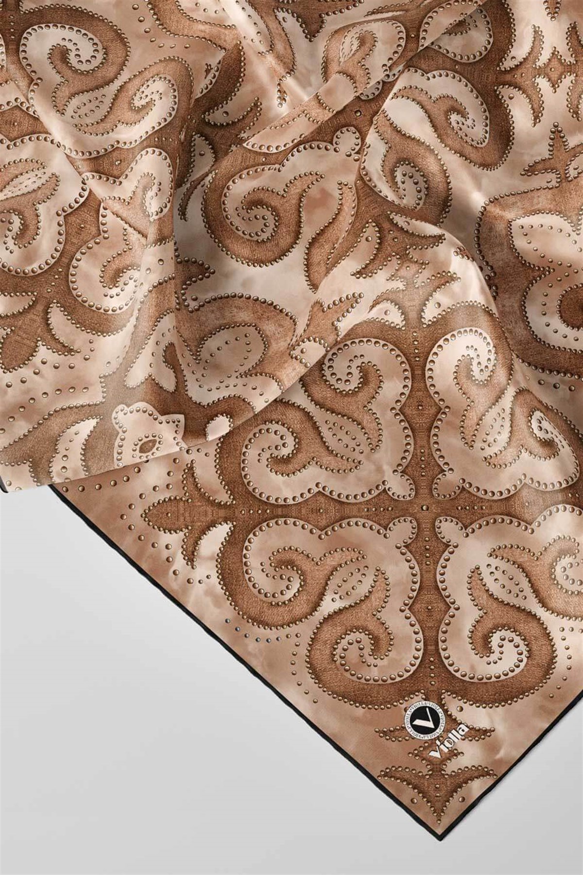 Twill Barok Desenli Bej Renkli 90x90 Eşarp (İpek İçermez) Kenar Dikiş Şekli El Dikişli