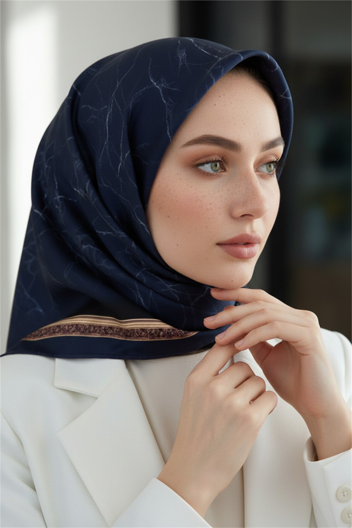 %100 Twill İpek Mermer Desenli Lacivert Renkli 90x90 Eşarp Dikim Şekli : El Dikişi