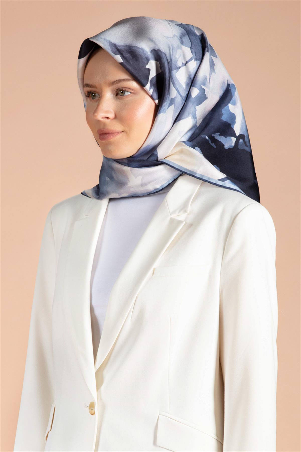 %100 Twill İpek Yaprak Desenli İndigo Mavisi - Lacivert Renkli 90x90 Eşarp Dikim Şekli : El Dikişi