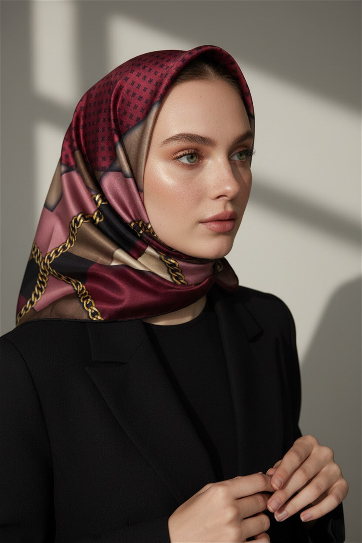 %100 Twill İpek Geometrik Desenli Bordo - Bej Renkli 90x90 Eşarp Dikim Şekli : El Dikişi