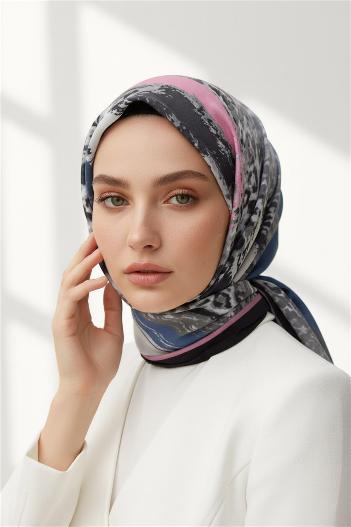 KREP LEOPAR DESENLİ GRİ - PUDRA RENKLİ 75X195 KIRIŞMAZ ŞAL