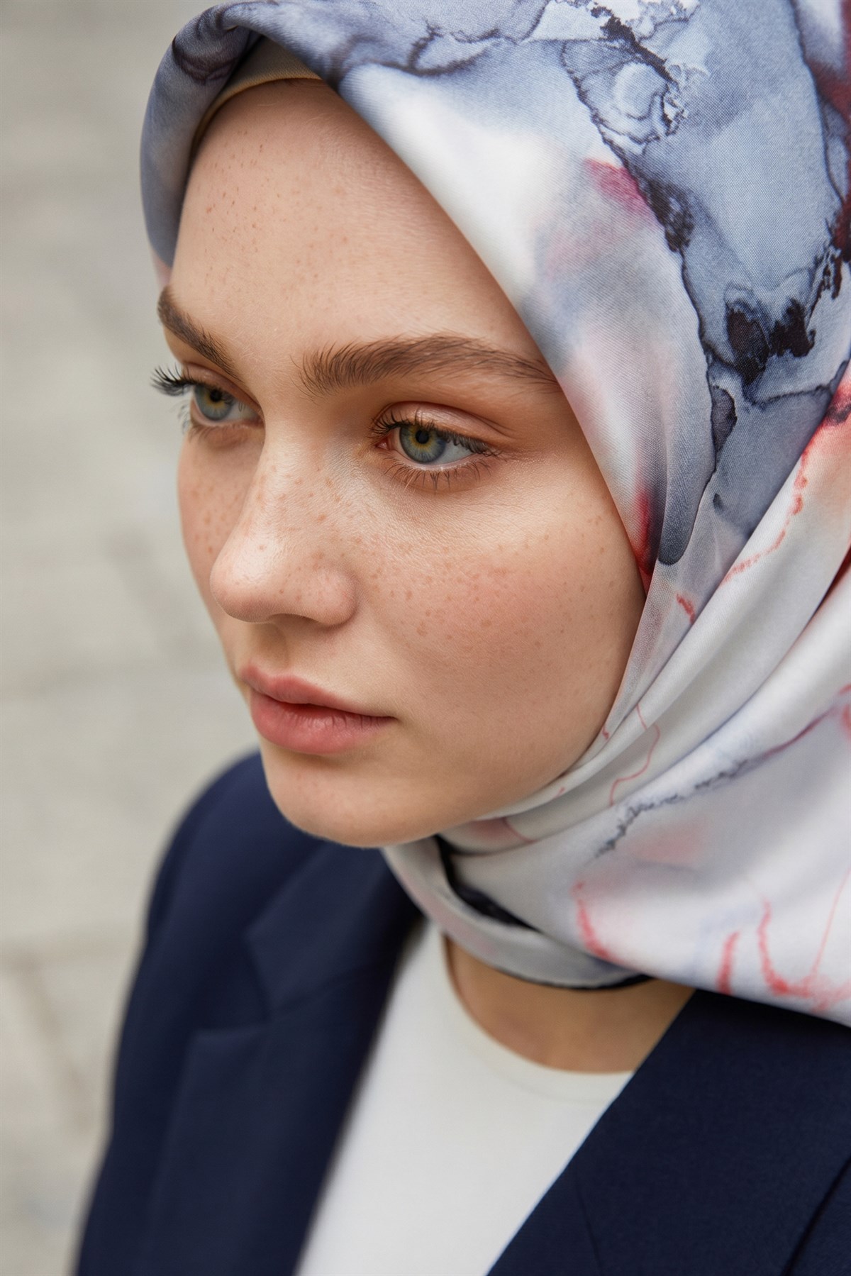 %100 Twill İpek Batik Çiçek Desenli İndigo - Bakır Renkli 90x90 Eşarp Kenar Dikiş Şekli El Dikişli