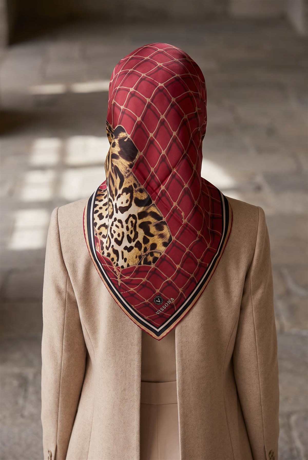 %100 Twill İpek Leopar Desenli Bordo Renkli 90x90 Eşarp Dikim Şekli : El Dikişi