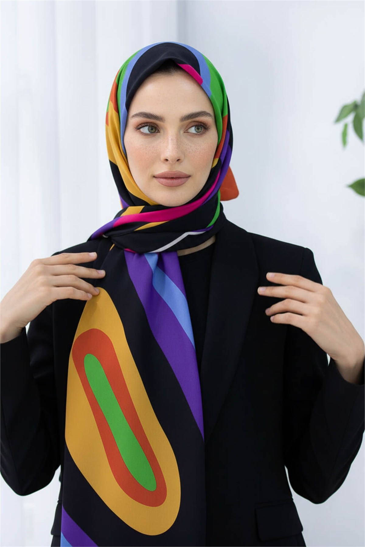 KREP GEOMETRİK DESENLİ SİYAH RENKLİ 75X195 KIRIŞMAZ ŞAL