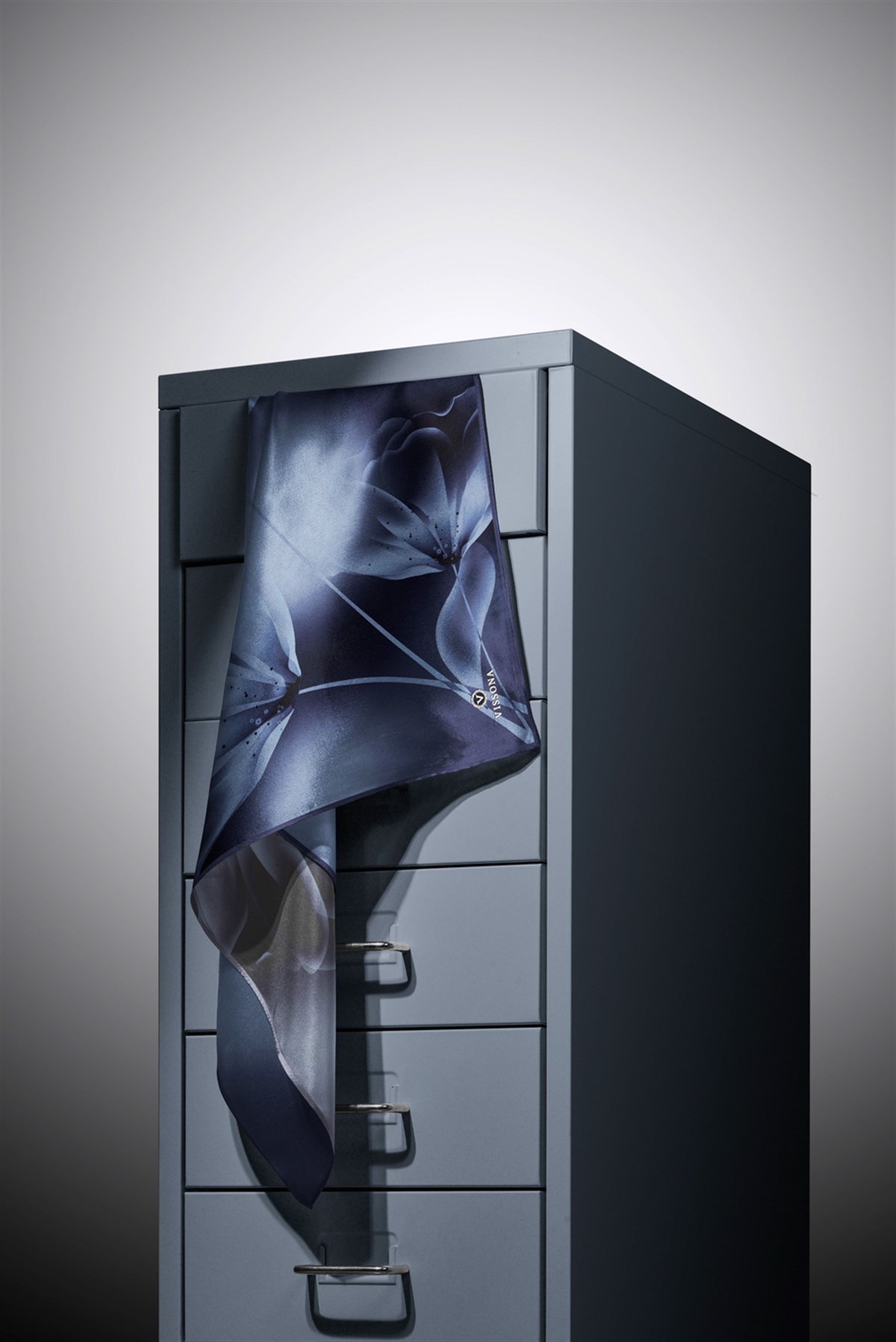 %100 Twill İpek Çiçek Desenli İndigo Renkli 90x90 Eşarp Dikim Şekli : El Dikişi