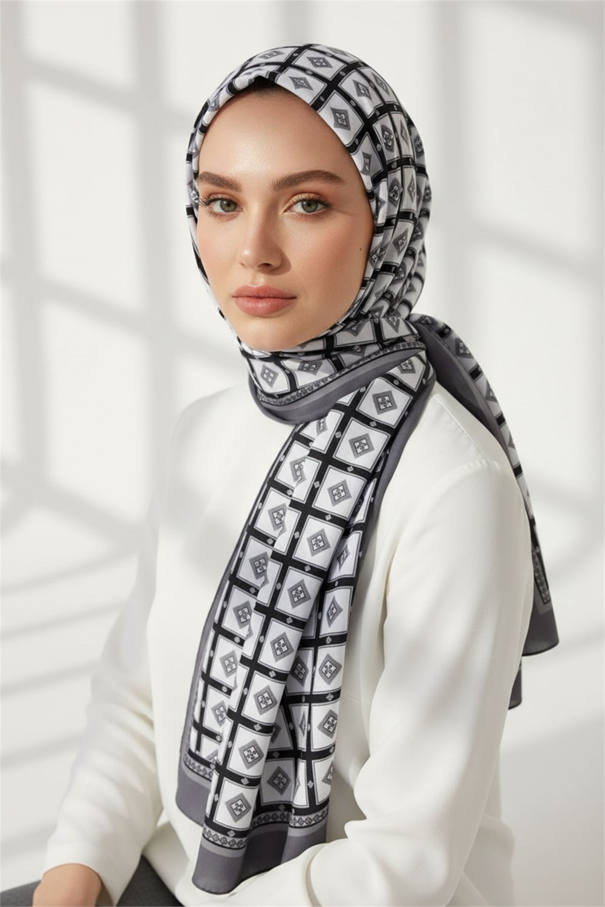 KREP KARE DESENLİ GRİ RENKLİ 75X195 KIRIŞMAZ ŞAL