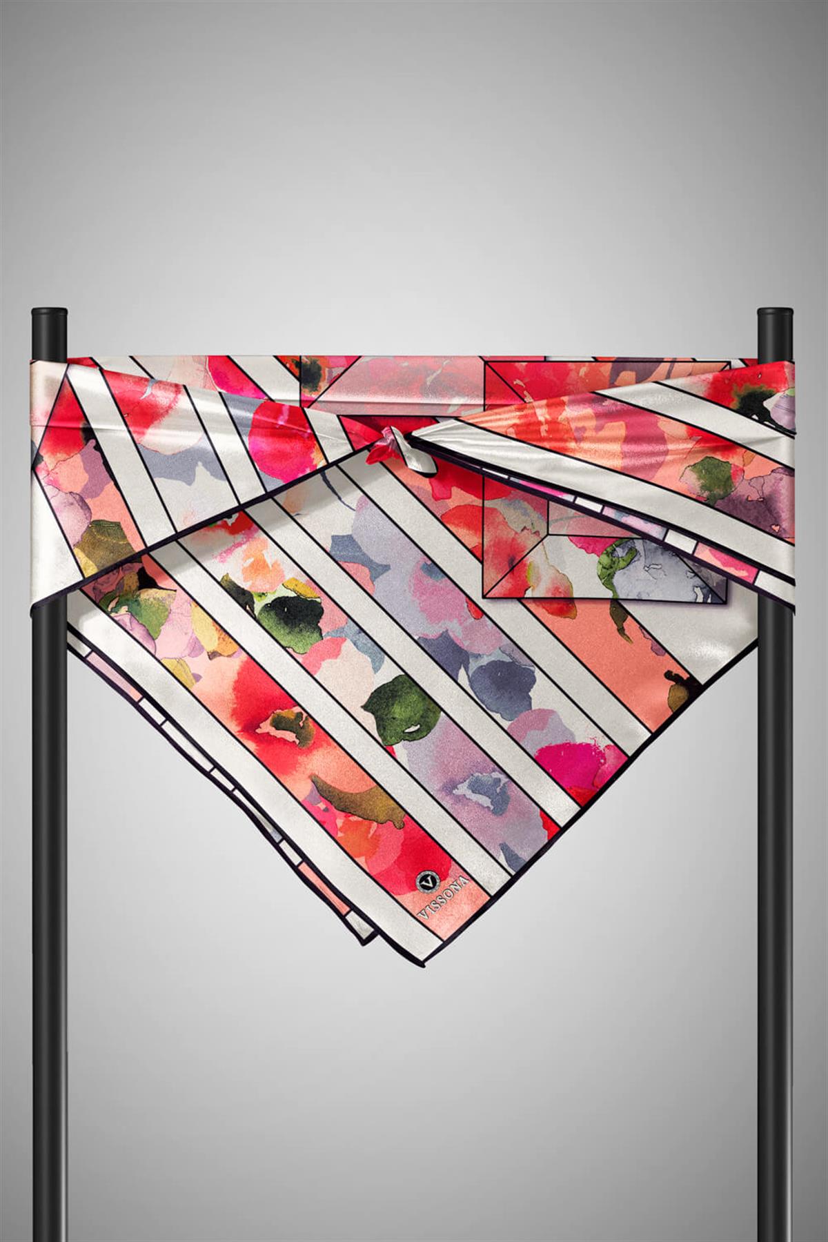 %100 Twill İpek Bahar Çiçekleri Desenli Gri - Kırmızı Renkli 90x90 Eşarp Kenar Dikiş Şekli El Dikişli