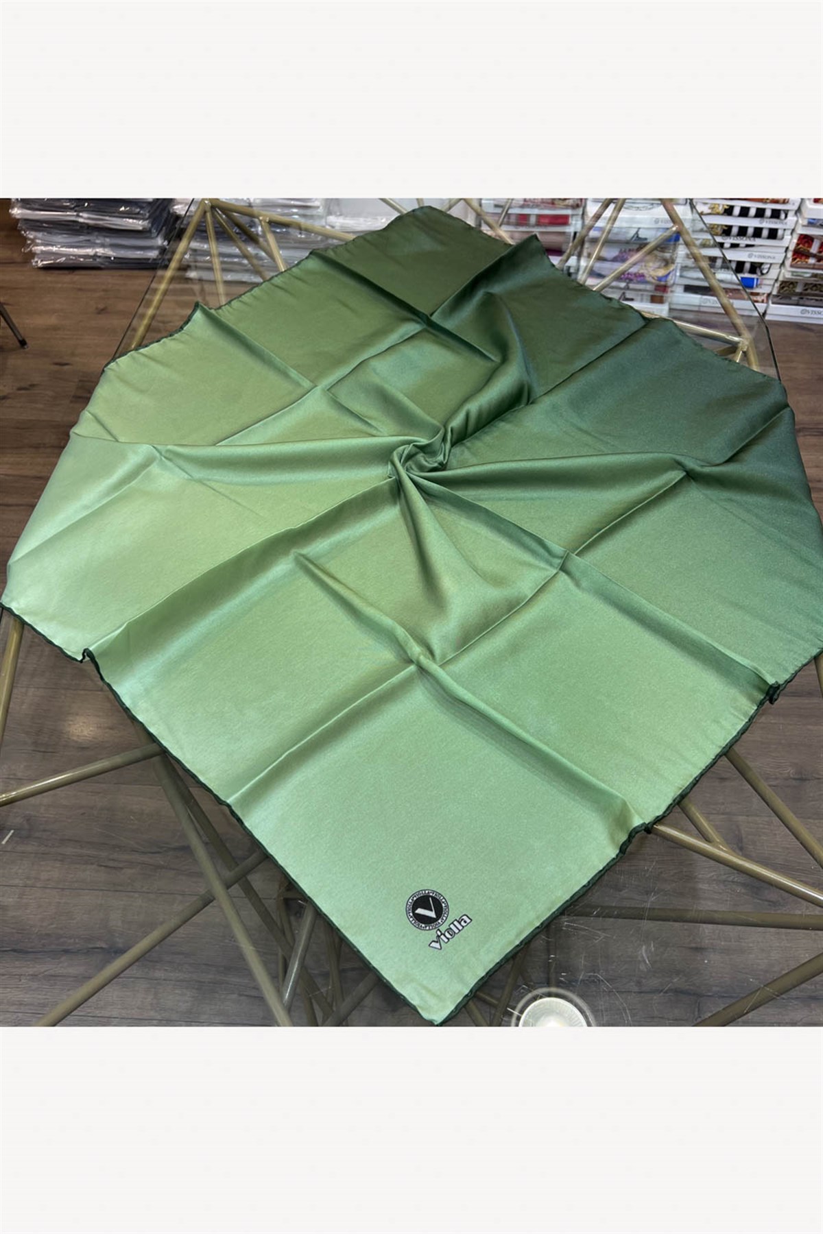Kristal Degrade Desenli Mint Yeşili Renkli 90x90 Eşarp (İpek İçermez) Kenar Dikiş Şekli El Dikişli