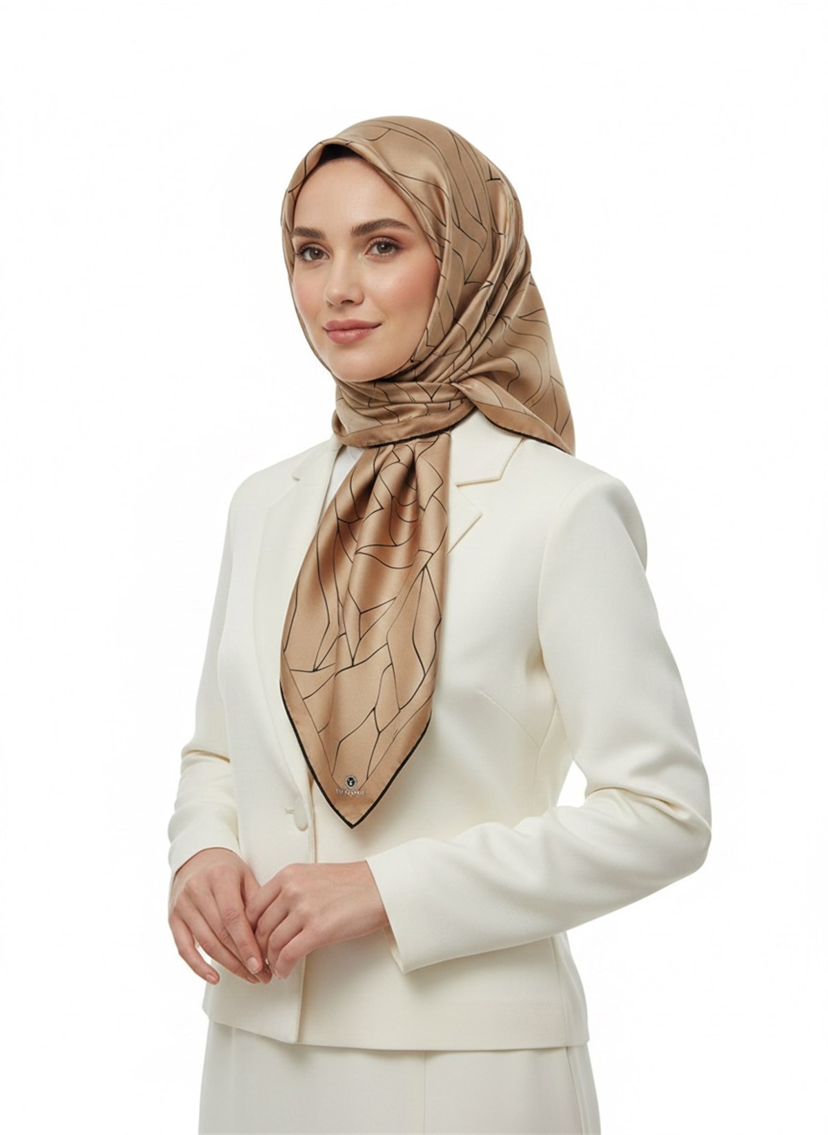 %100 Twill İpek Çizgi Desenli Bej - Siyah Renkli 90x90 Eşarp Dikim Şekli : El Dikişi