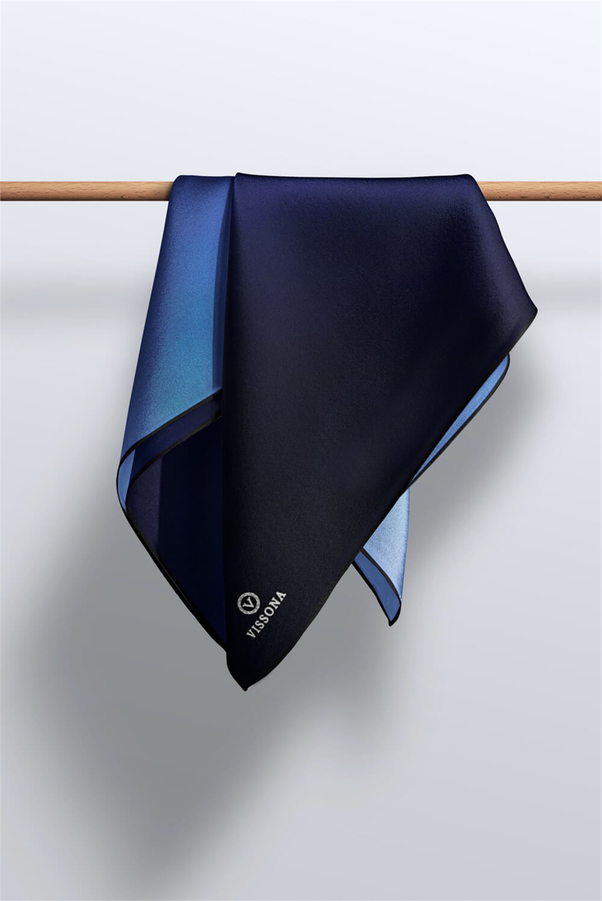 % 57 İPEK % 43 VİSKON Twill İpek Degrade Desenli Buz Mavisi Renkli 90x90 Eşarp Dikim Şekli : El Dikişi