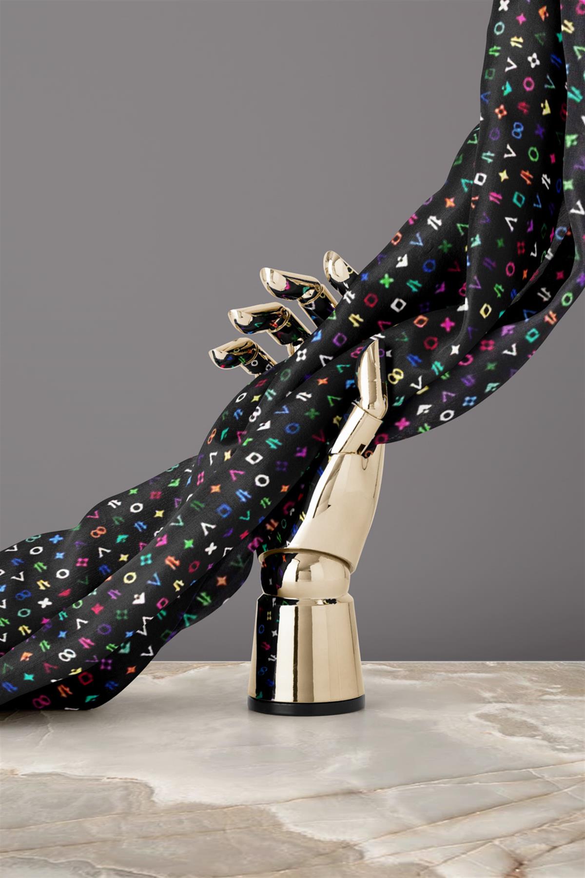 %100 Twill İpek Çıtır Motif Desenli Siyah - Fuşya Renkli 90x90 Eşarp Dikim Şekli : El Dikişi