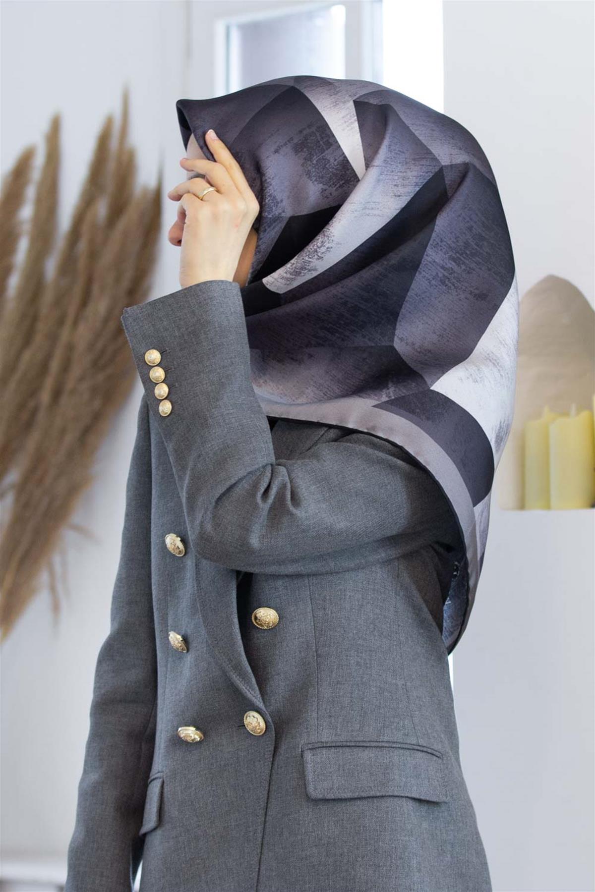 %100 Twill İpek Geometrik Desenli Siyah - Krem Renkli 90x90 Eşarp Dikim Şekli : El Dikişi