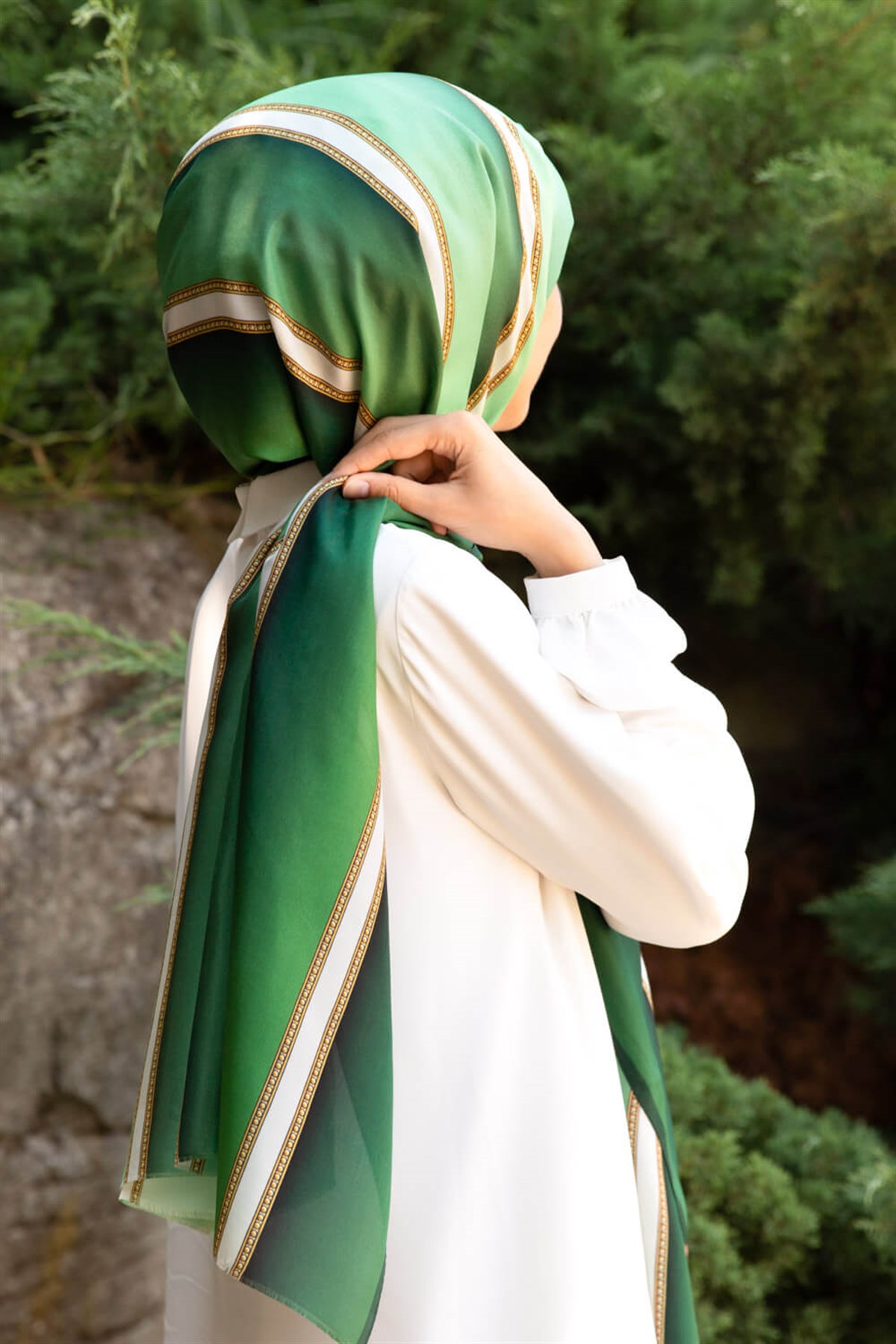 %100 İpek Şerit Desenli Zümrüt Yeşili - Krem Renkli 92x210 Şal