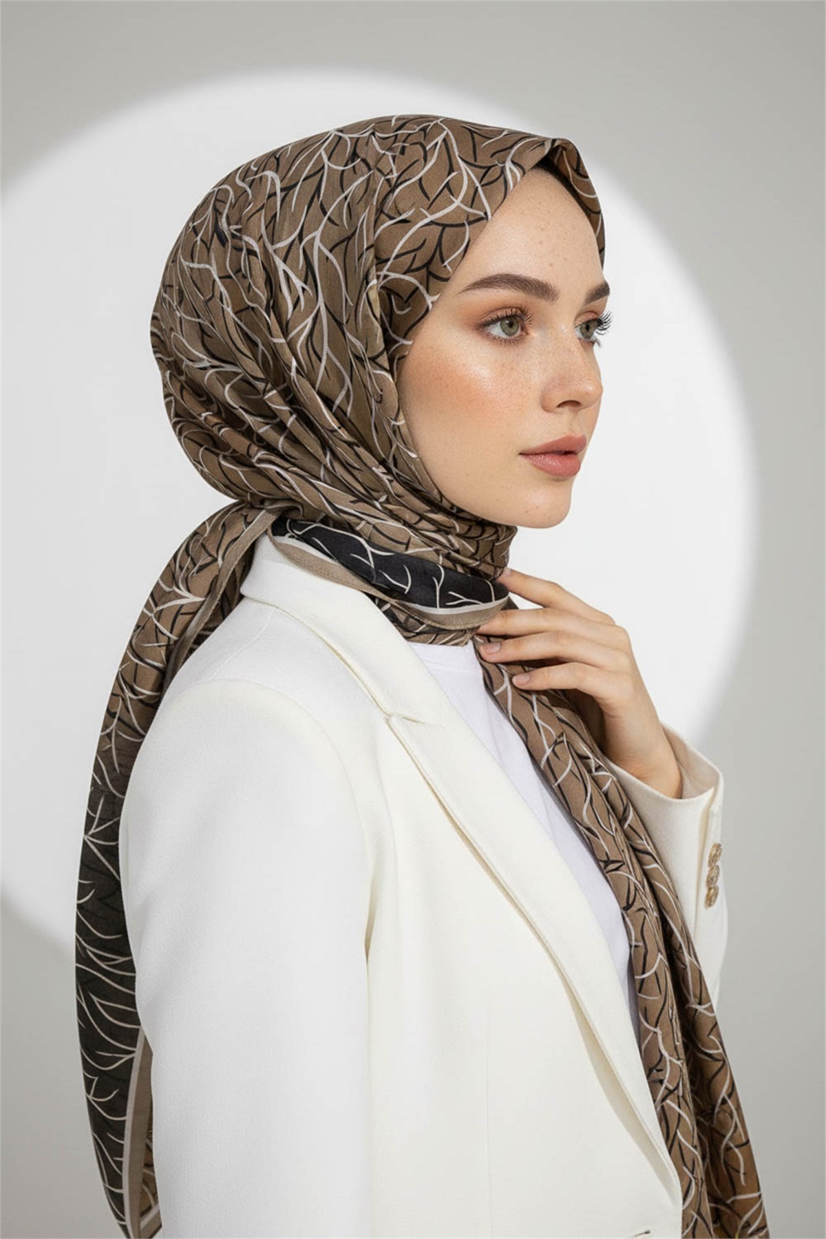 KREP GEOMETRİK DESENLİ BEJ RENKLİ 75X195 KIRIŞMAZ ŞAL