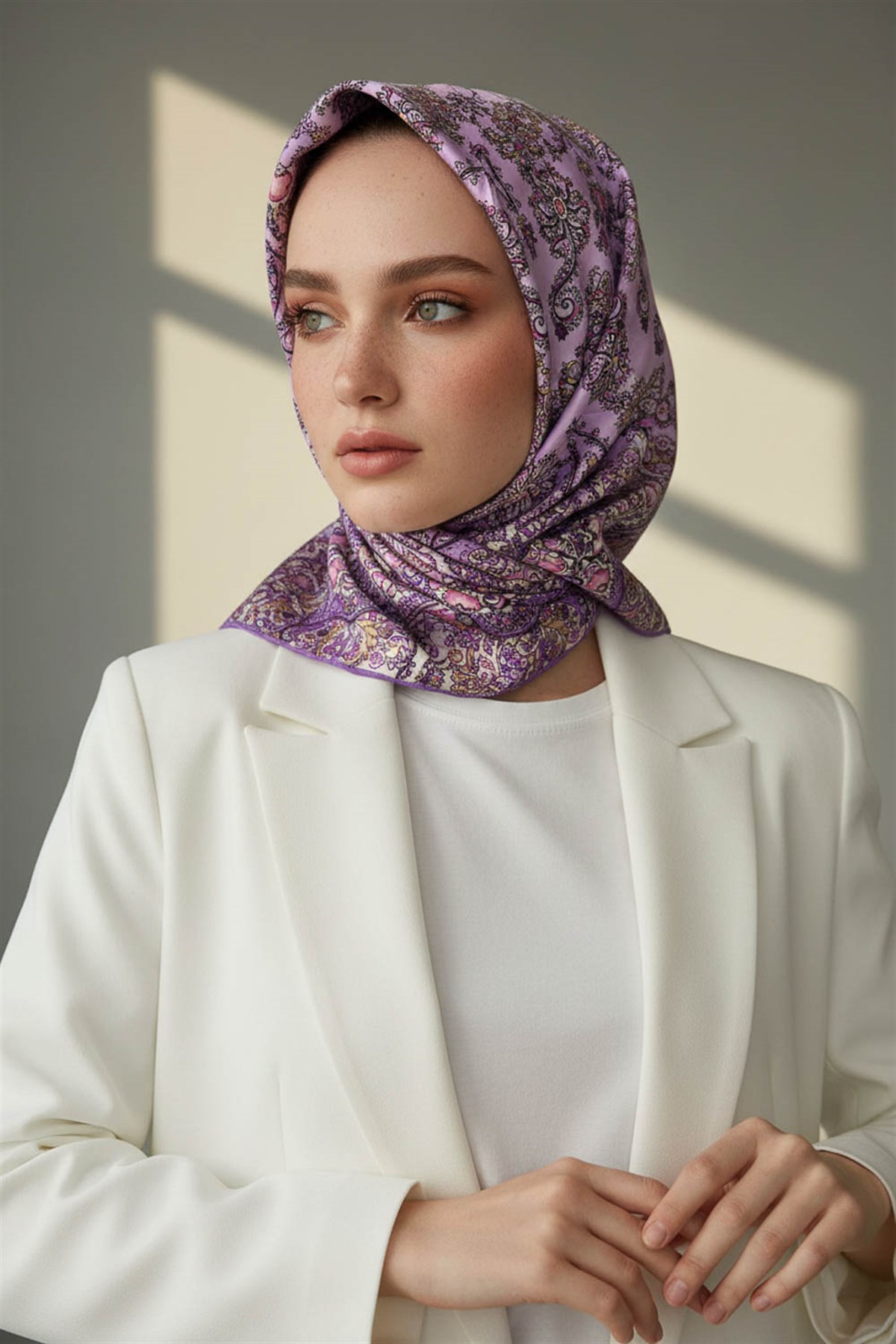 %100 Twill İpek Şal Desenli Lila Renkli 90x90 Eşarp Dikim Şekli : El Dikişi