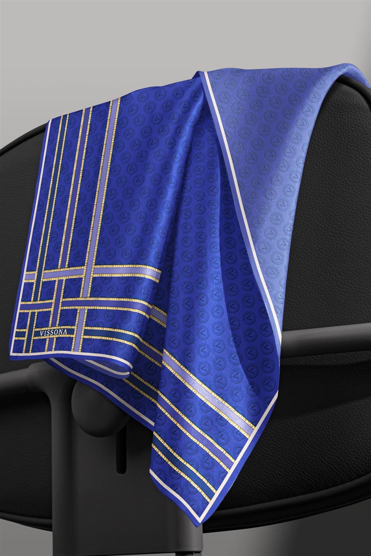 %100 Twill İpek Monogram Desenli Saks - Lacivert Renkli 90x90 Eşarp Dikim Şekli : El Dikişi