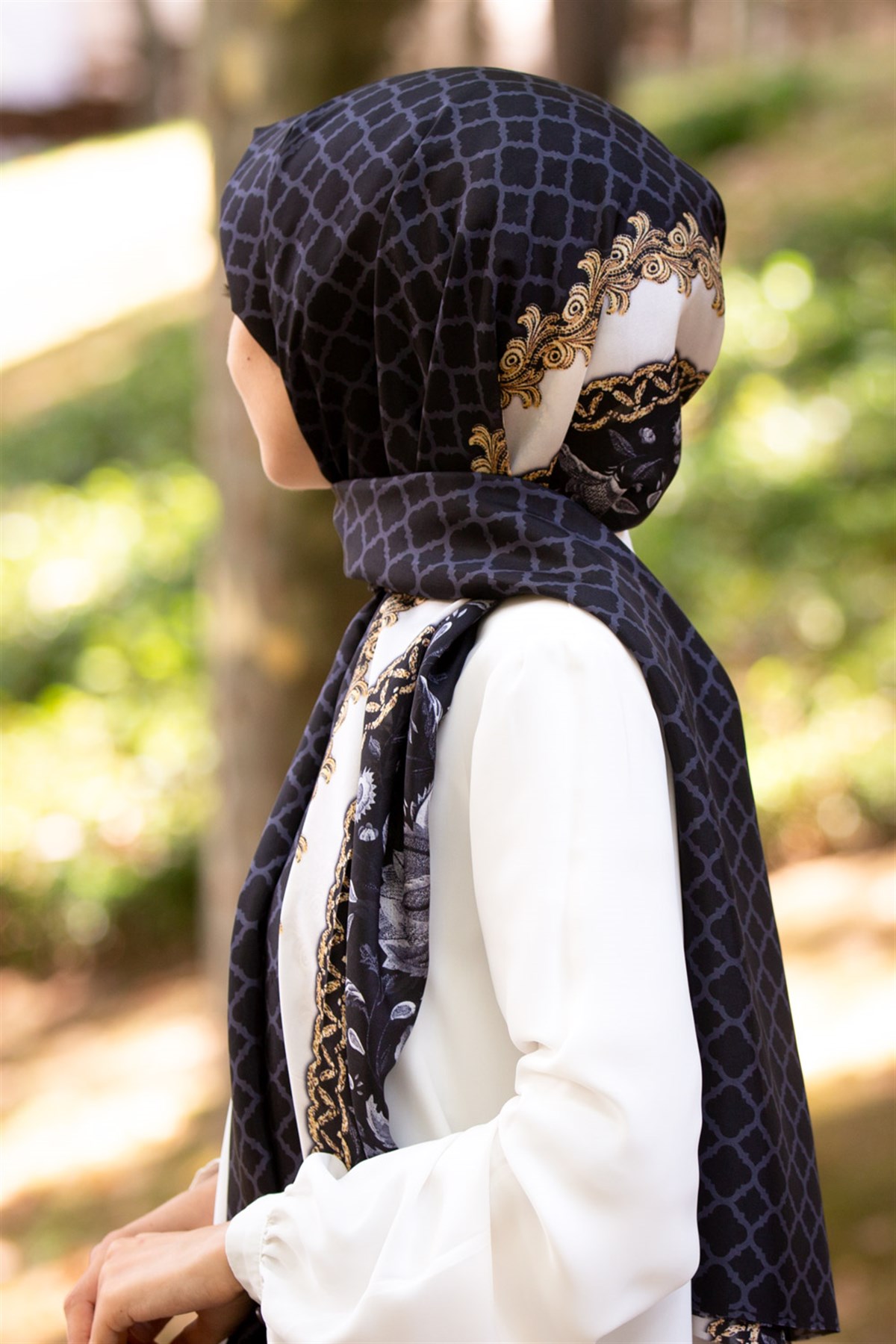 %100 İpek Yaprak Desenli Siyah - Gold Renkli 92x210 Şal