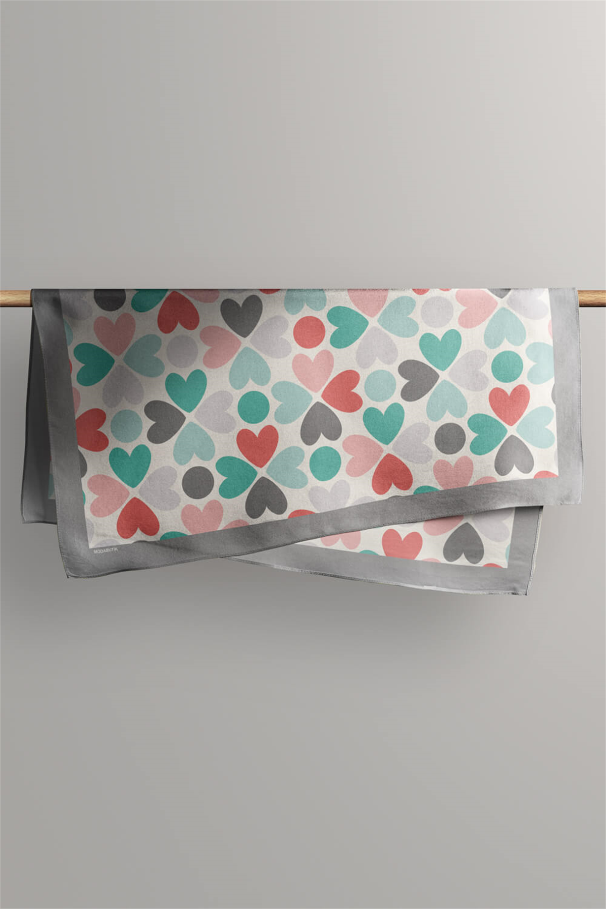 V40 Kadın Kalp Desenli Bandana 50x50 Yeşil Kırmızı DG0122-22