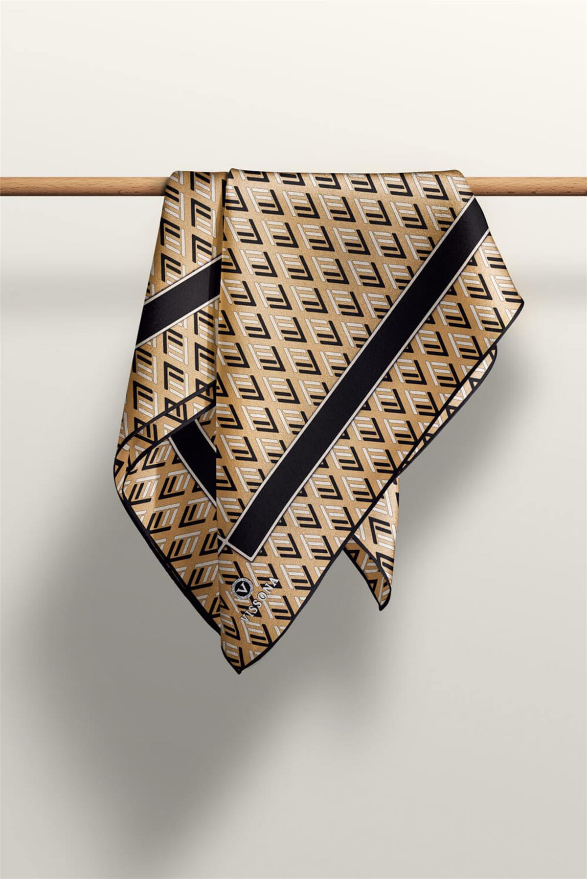 %100 Twill İpek Geometrik Desenli Gold- Siyah Renkli 90x90 Eşarp Dikim Şekli : El Dikişi