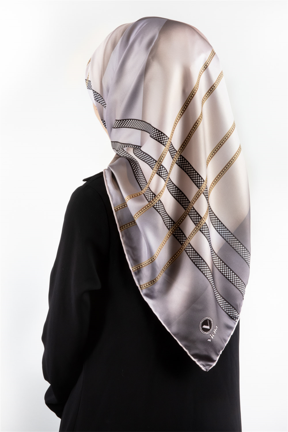Twill Geometrik Desenli Gri - Bej Renkli 90x90 Eşarp (İpek İçermez) Kenar Dikiş Şekli El Dikişli