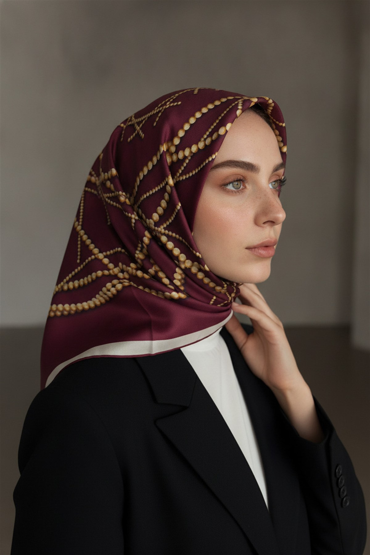%100 Twill İpek İnci Desenli Bordo Renkli 90x90 Eşarp Kenar Dikiş Şekli : El Dikişli