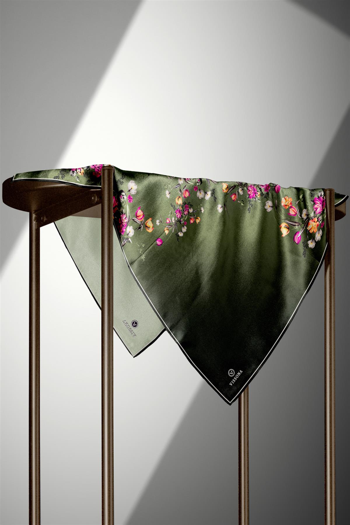 %100 Twill İpek Sonsuz Çiçek Desenli Haki Renkli 90x90 Eşarp Dikim Şekli : El Dikişi