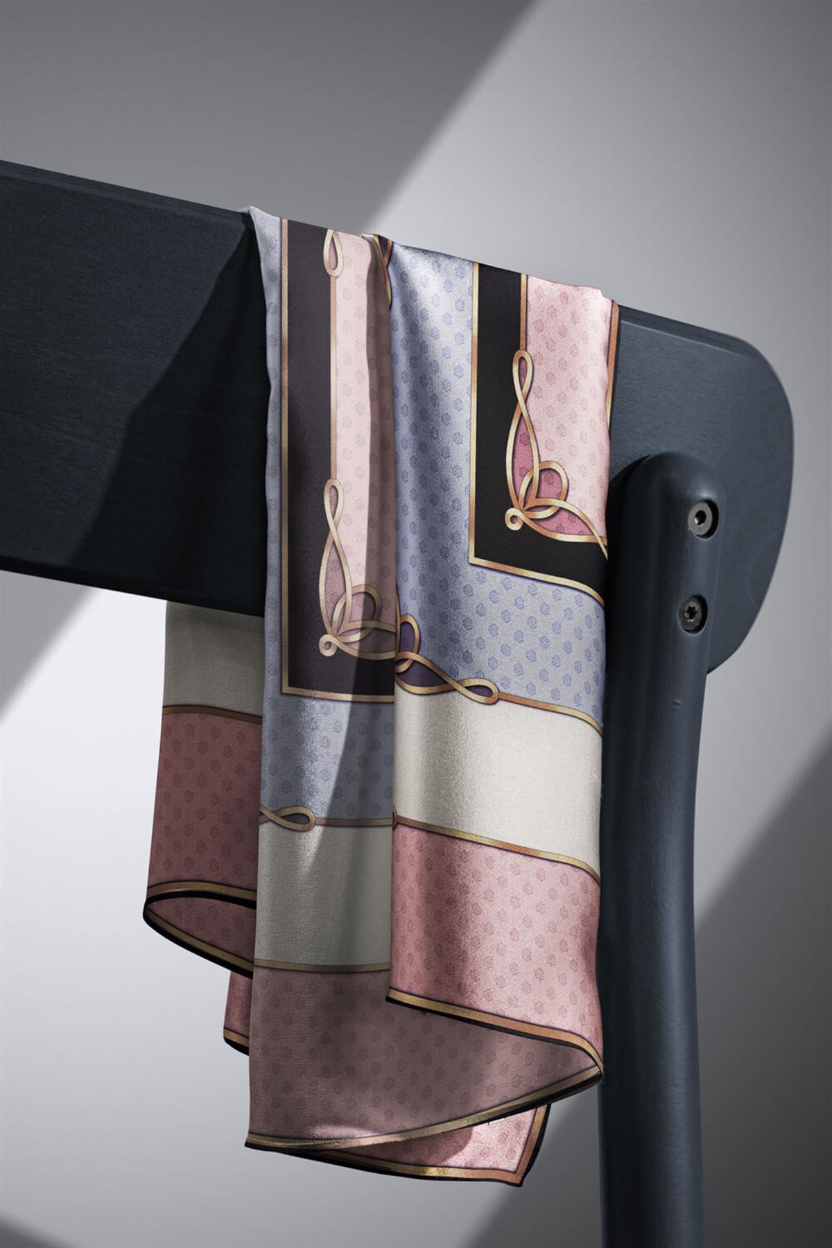 %100 Twill İpek Puantiyeli ve Geometrik Desenli Pudra - Gri Renkli 90x90 Eşarp Dikim Şekli : El Dikişi