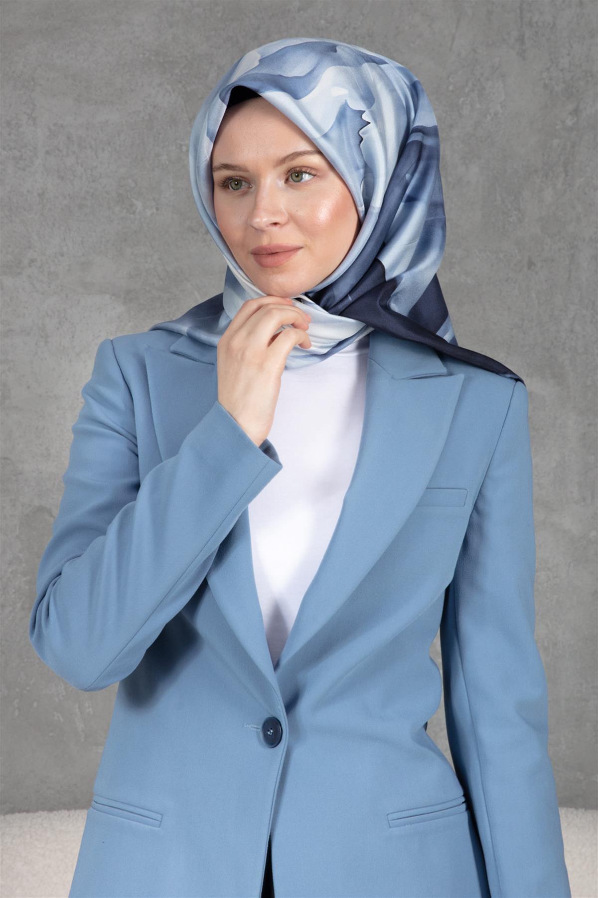 %100 Twill İpek Yaprak Desenli İndigo Renkli 90x90 Eşarp Dikim Şekli : El Dikişi