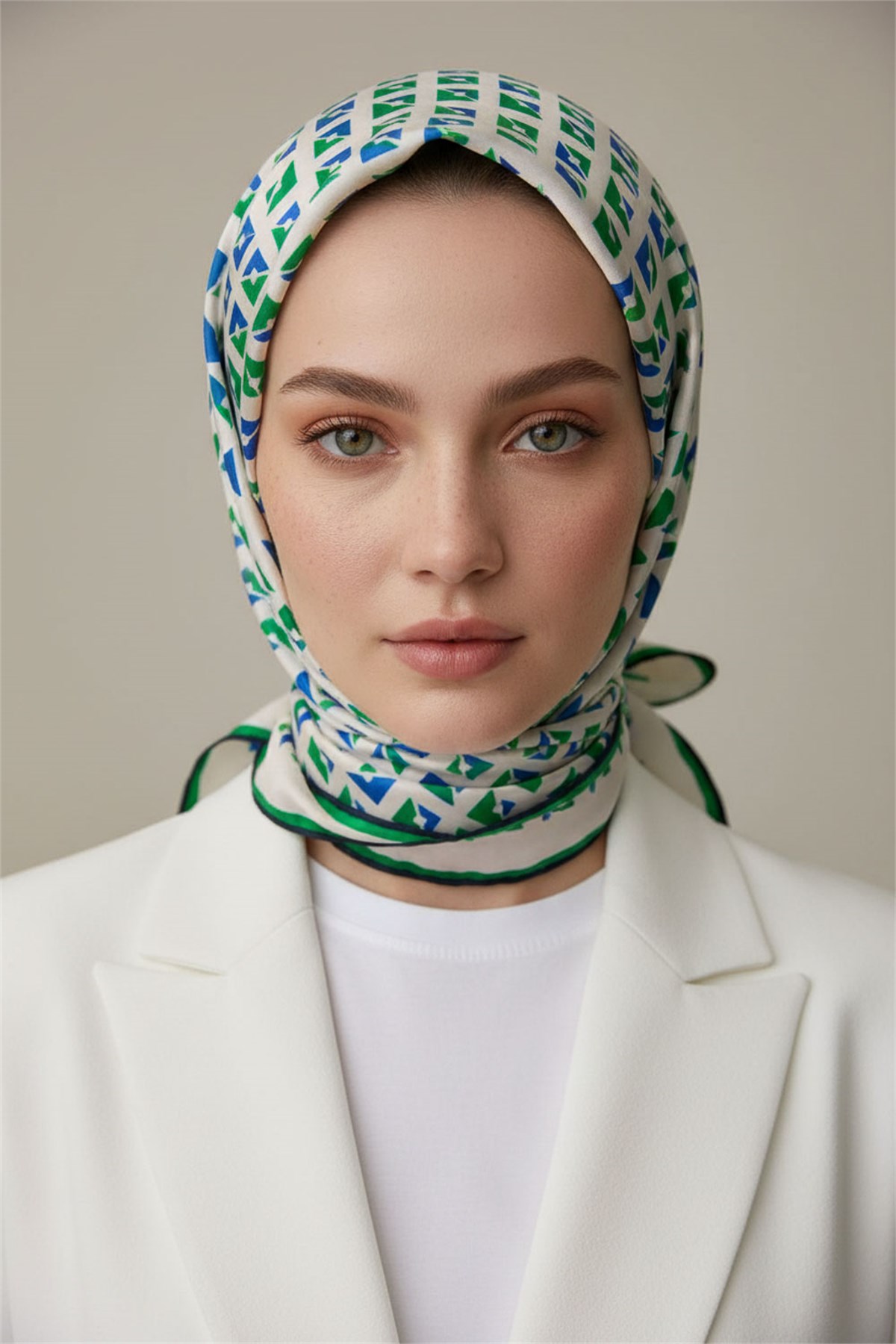 %100 Twill İpek Eşarp 90x90 Benetton Yeşili Saks Geometrik Desenli El Dikişli Kadın Eşarp