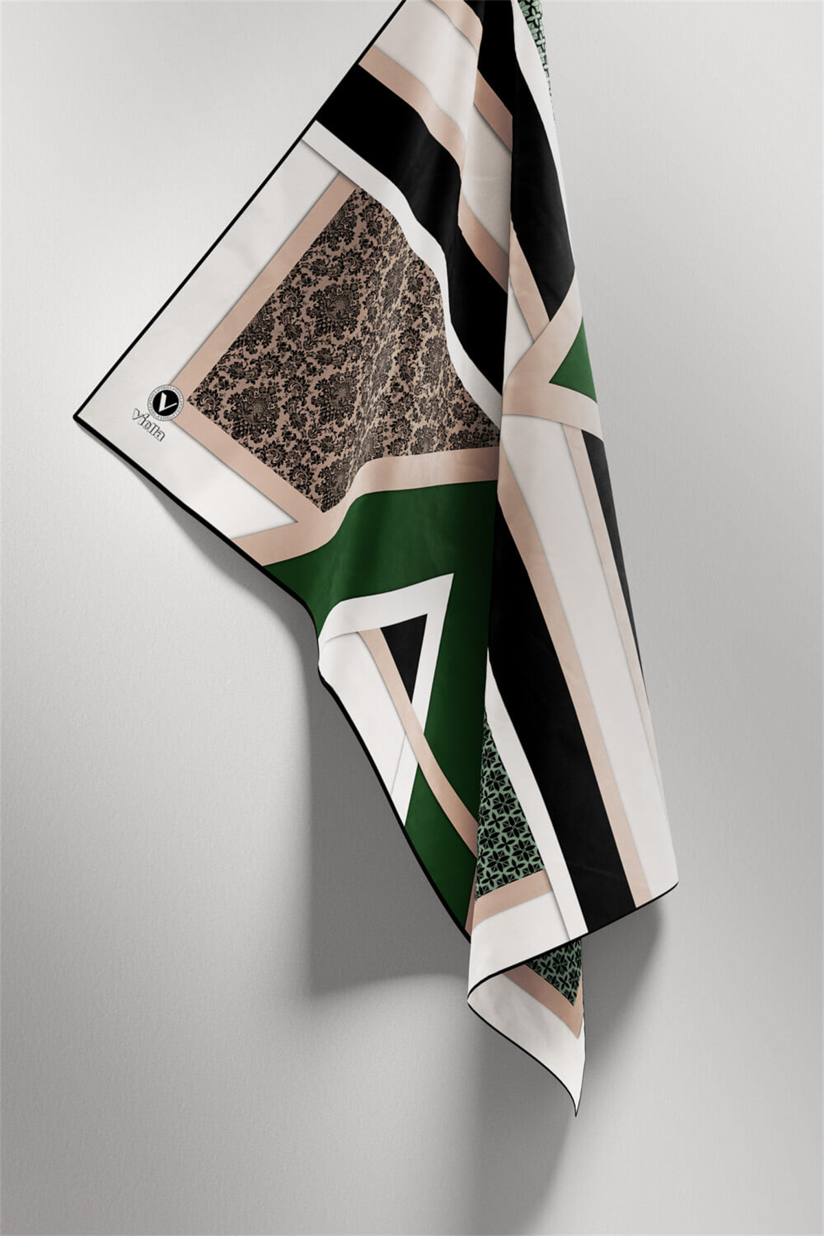 Twill Geometrik Barok Desenli Zümrüt Yeşili - Siyah Renkli 90x90 Eşarp (İpek İçermez) Kenar Dikiş Şekli El Dikişli