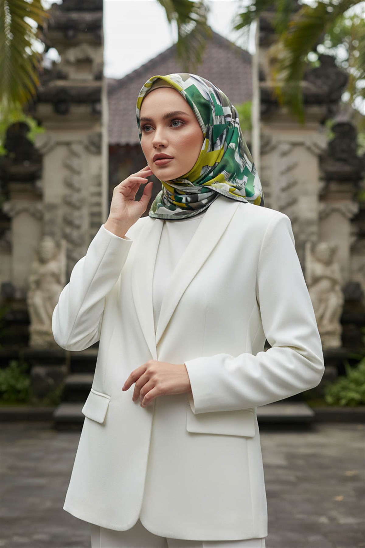 %100 Twill İpek Geometrik Desenli Sarı - Benetton Yeşili Renkli 90x90 Eşarp Dikim Şekli : El Dikişi