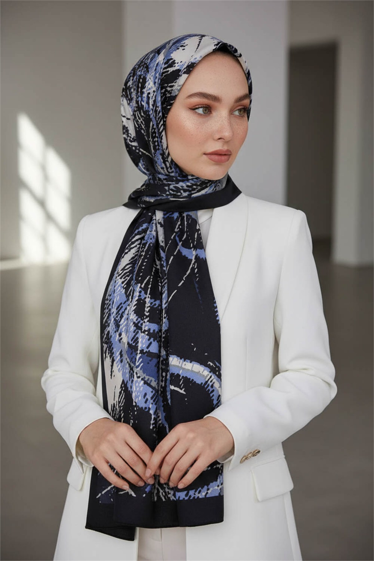 KREP DEGRADELİ ÇİZGİ DESENLİ İNDİGO RENKLİ 75X195 KIRIŞMAZ ŞAL
