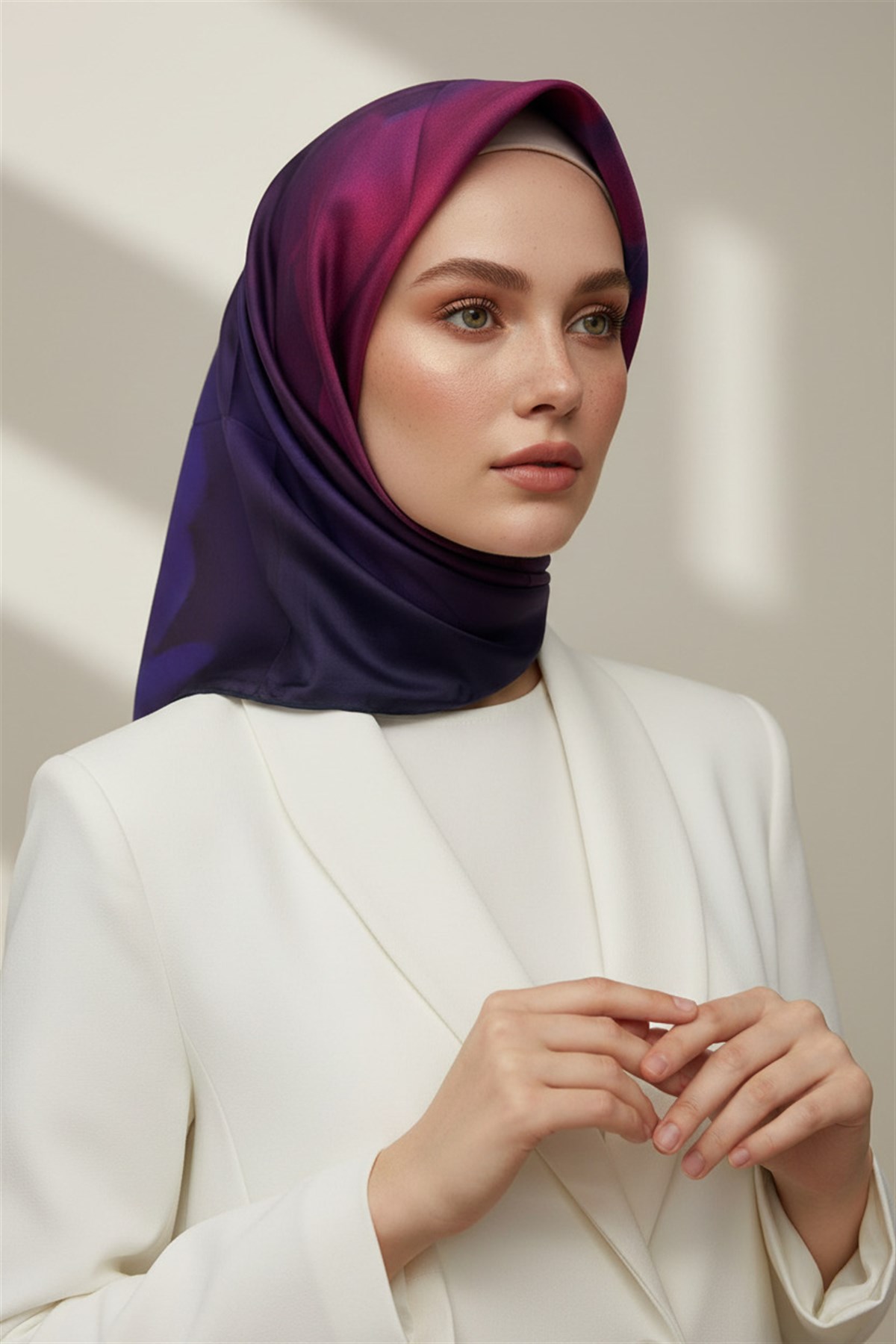 %100 Twill İpek Gül Desenli Kırmızı - Lacivert Renkli 90x90 Eşarp Dikim Şekli : El Dikişi