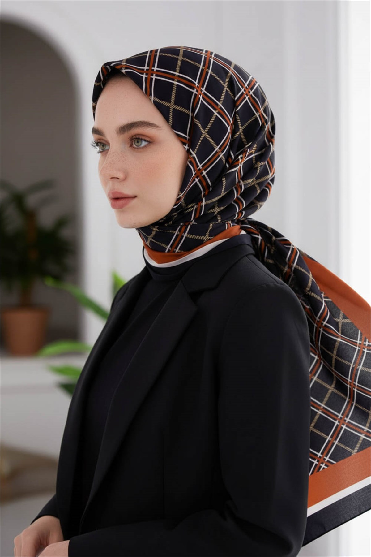 KREP EKOSE DESENLİ SİYAH - TABA RENKLİ 75X195 KIRIŞMAZ ŞAL