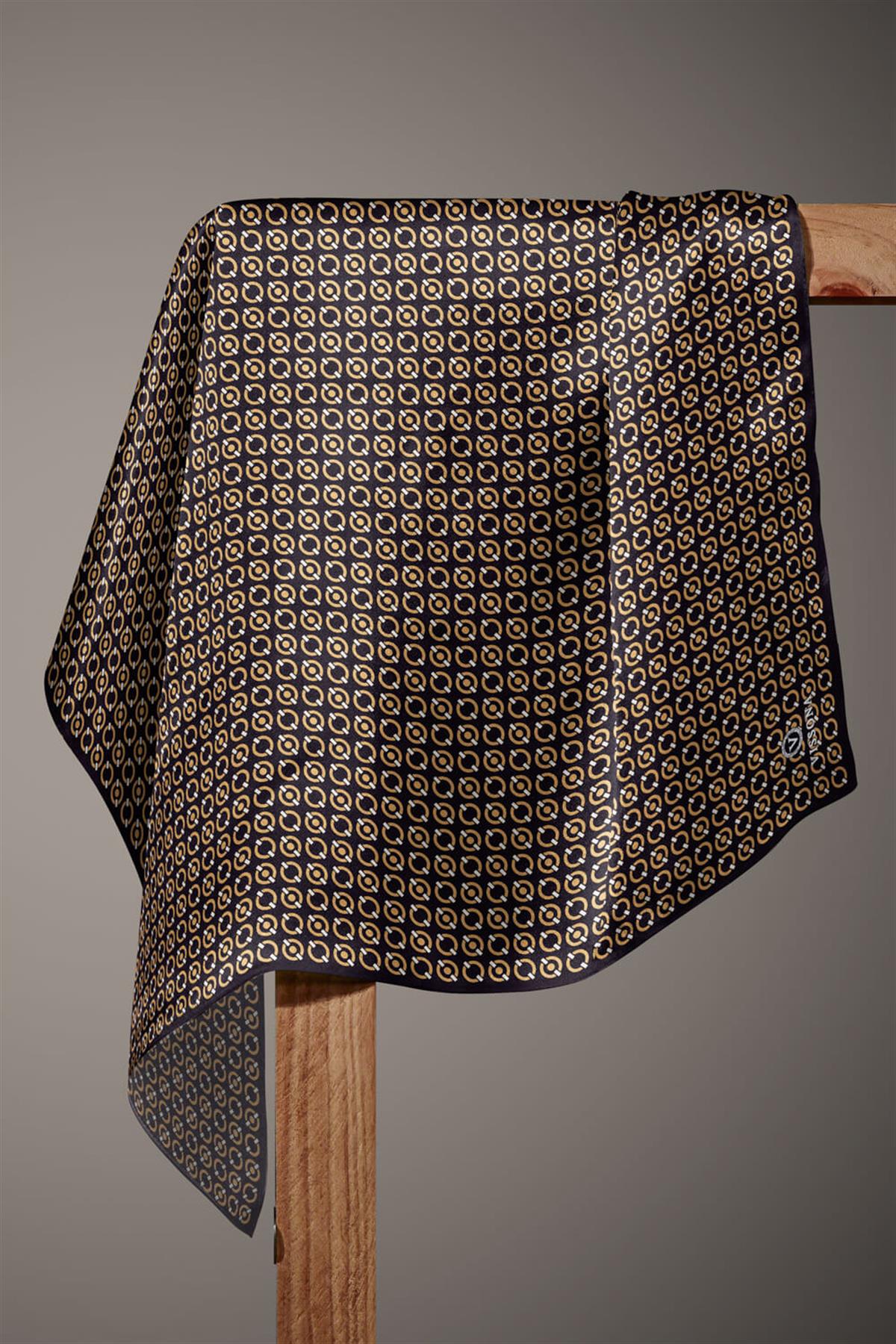%100 Twill İpek Zincir Desenli Siyah - Gold Renkli 90x90 Eşarp Kenar Dikiş Şekli El Dikişli