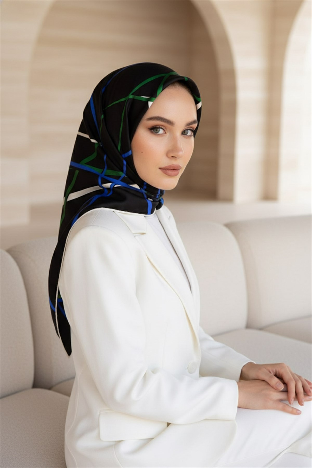 %100 Twill İpek Çizgili Desenli Saks - Zümrüt Yeşili Renkli 90x90 Eşarp Dikim Şekli : El Dikişi