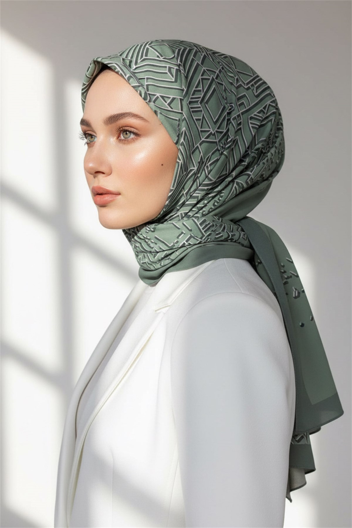 KREP GEOMETRİK DESENLİ SU YEŞİLİ - KREM RENKLİ 75X195 KIRIŞMAZ ŞAL