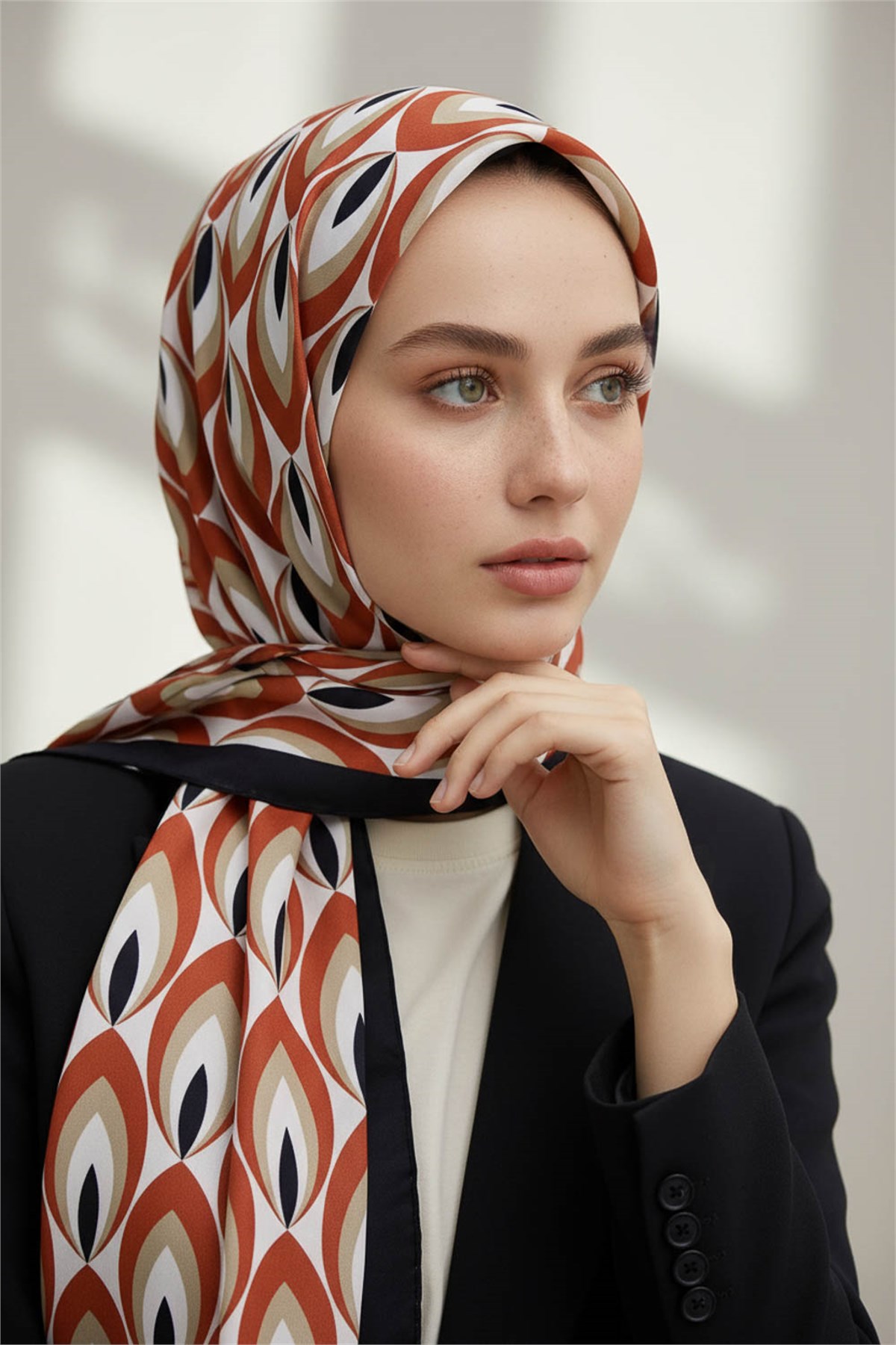 KREP GEOMETRİK DESENLİ TABA RENKLİ 75X195 KIRIŞMAZ ŞAL