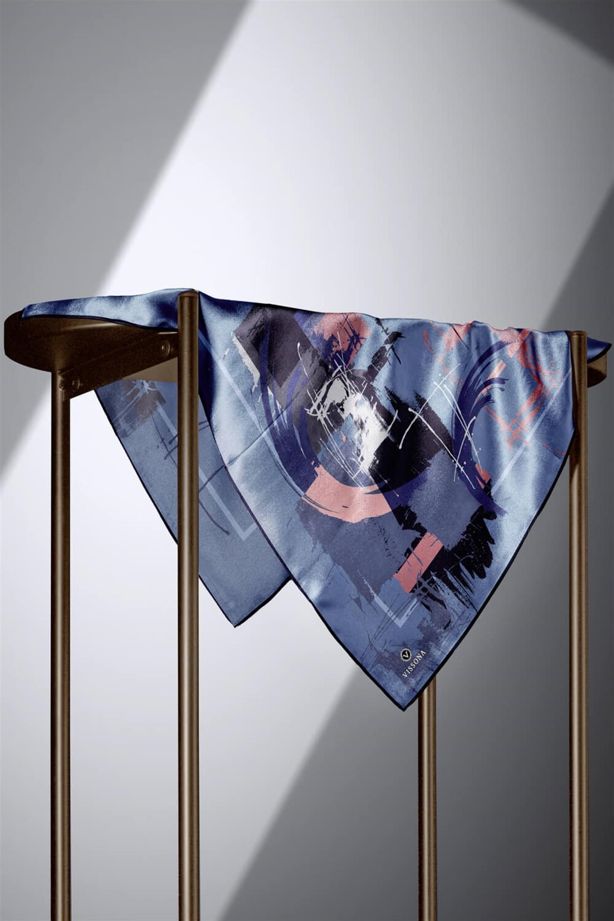 %57 İPEK %43 VİSKON Twill İpek Geometrik Desenli İndigo - Gül Kurusu Renkli 90x90 Eşarp Dikim Şekli : El Dikişi
