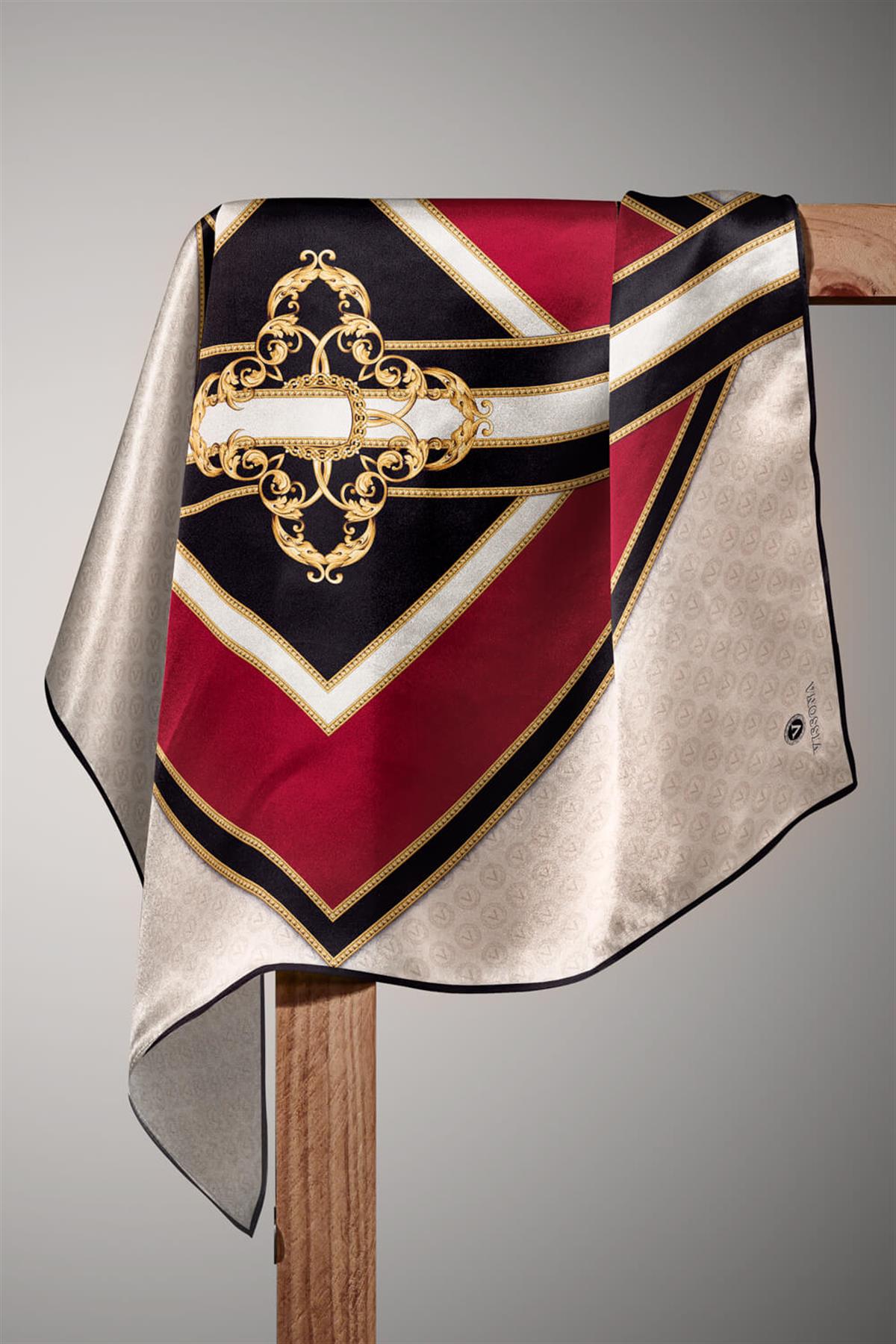 %100 Twill İpek Monogram ve Barok Desenli Bordo - Krem Renkli 90x90 Eşarp Dikim Şekli : El Dikişi
