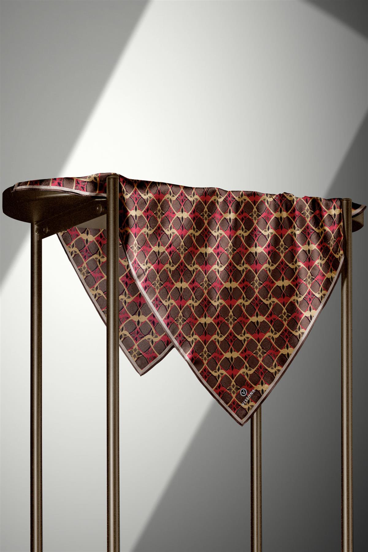 %100 Twill İpek Geometrik Desenli Kahverengi - Kırmızı Renkli 90x90 Eşarp Dikim Şekli : El Dikişi