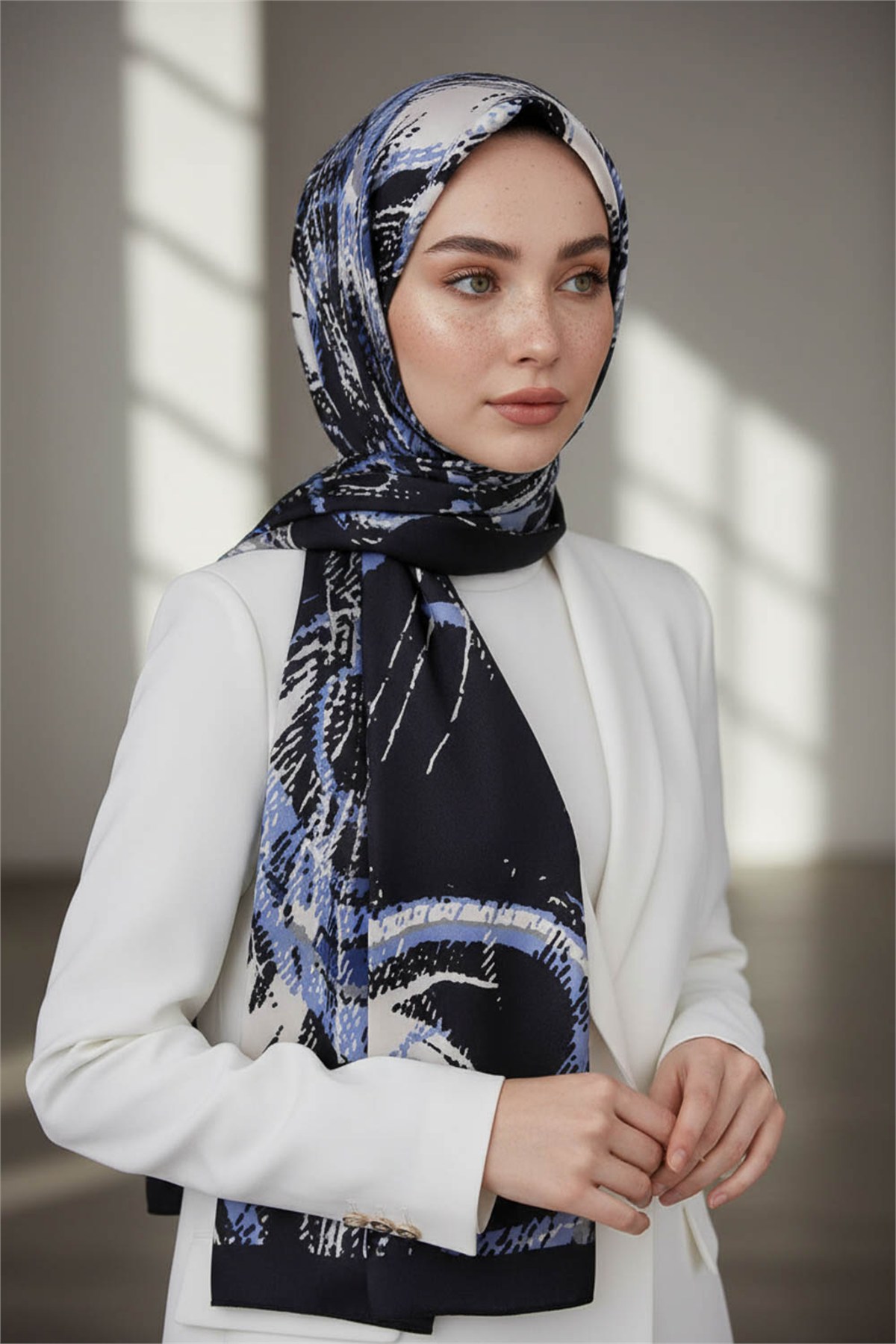 KREP DEGRADELİ ÇİZGİ DESENLİ İNDİGO RENKLİ 75X195 KIRIŞMAZ ŞAL