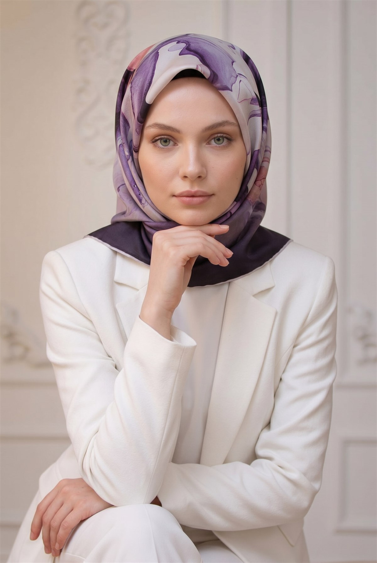 %100 Twill İpek Batik Çiçek Desenli Mürdüm - Krem Renkli 90x90 Eşarp Dikim Şekli : El Dikişi